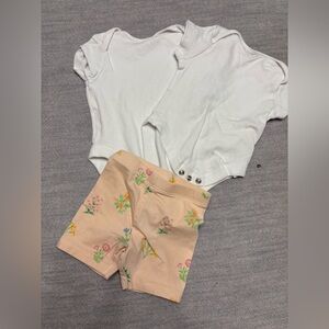5/$20 Primark White and Peach Kids Matching Set